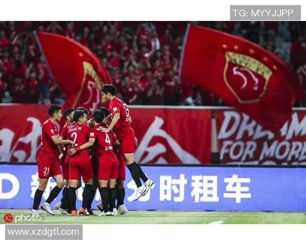 上港逆转鲁能精彩对决2比1收获胜利展现强大实力 上港逆转鲁能精彩对决2比1收获胜利展现强大实力